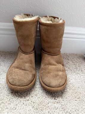 Ugg girls boot tan